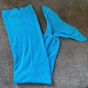 Blue mermaid tail blanket